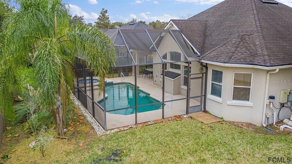 Recently Sold: $365,000 (3 beds, 2 baths, 2104 Square Feet)