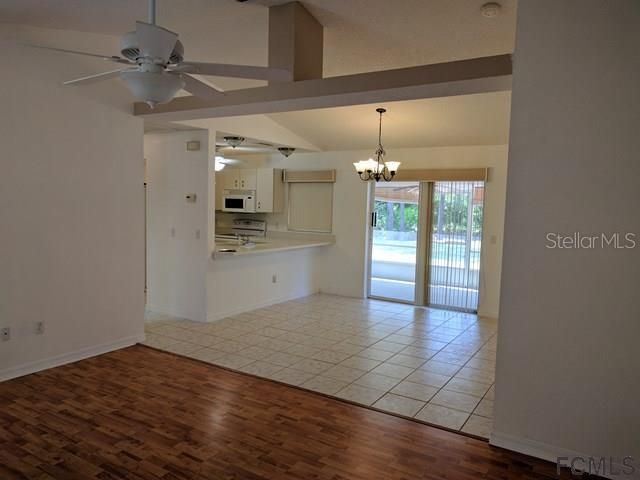 Recently Rented: $1,350 (3 beds, 2 baths, 1282 Square Feet)