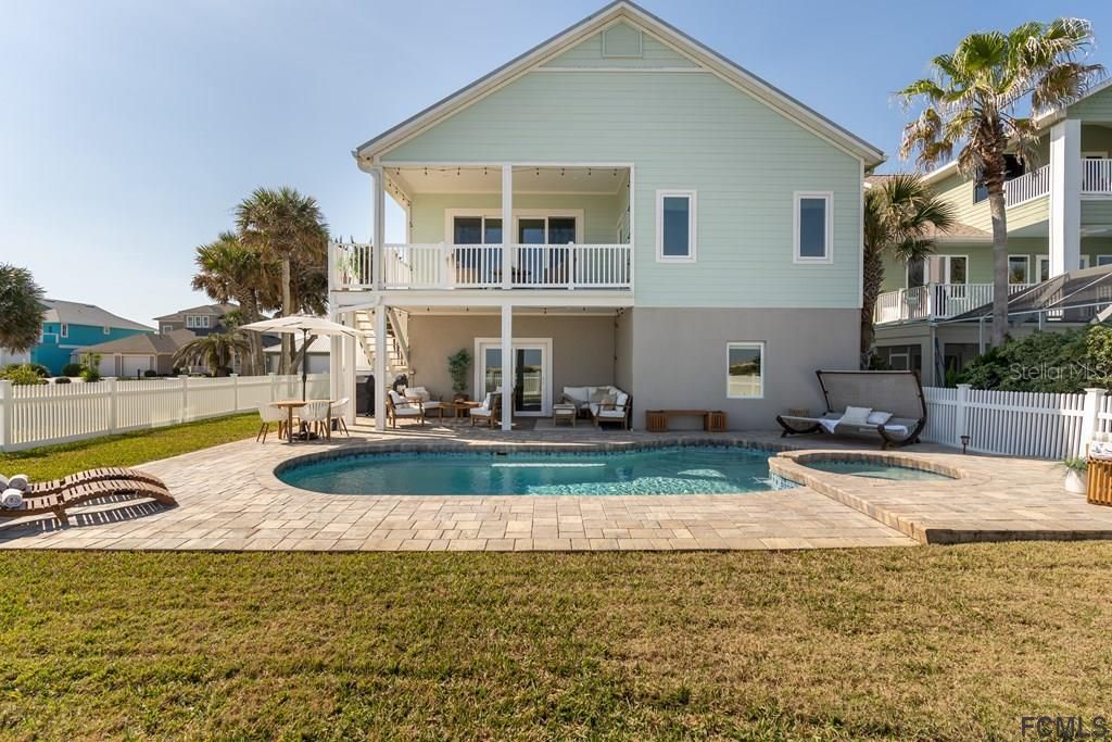 Recently Sold: $775,000 (3 beds, 3 baths, 2424 Square Feet)