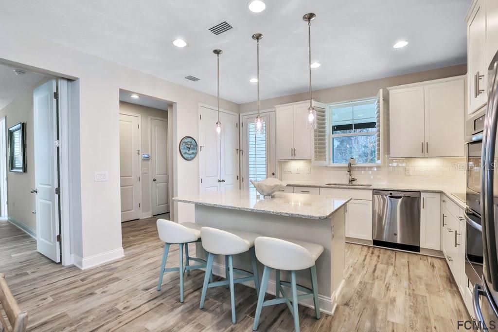 Recently Sold: $545,000 (3 beds, 3 baths, 2226 Square Feet)