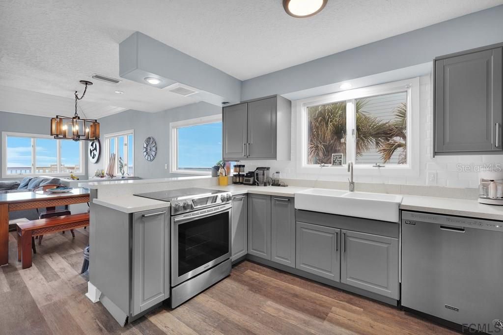 Recently Sold: $1,399,000 (3 beds, 3 baths, 2465 Square Feet)