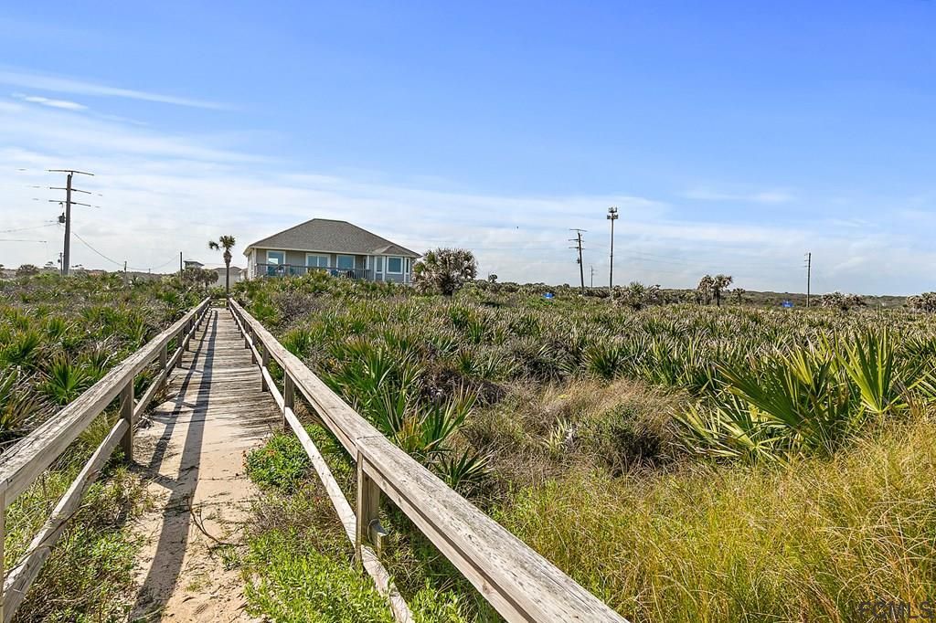 Vendido Recientemente: $1,079,900 (3 camas, 2 baños, 1940 Pies cuadrados)