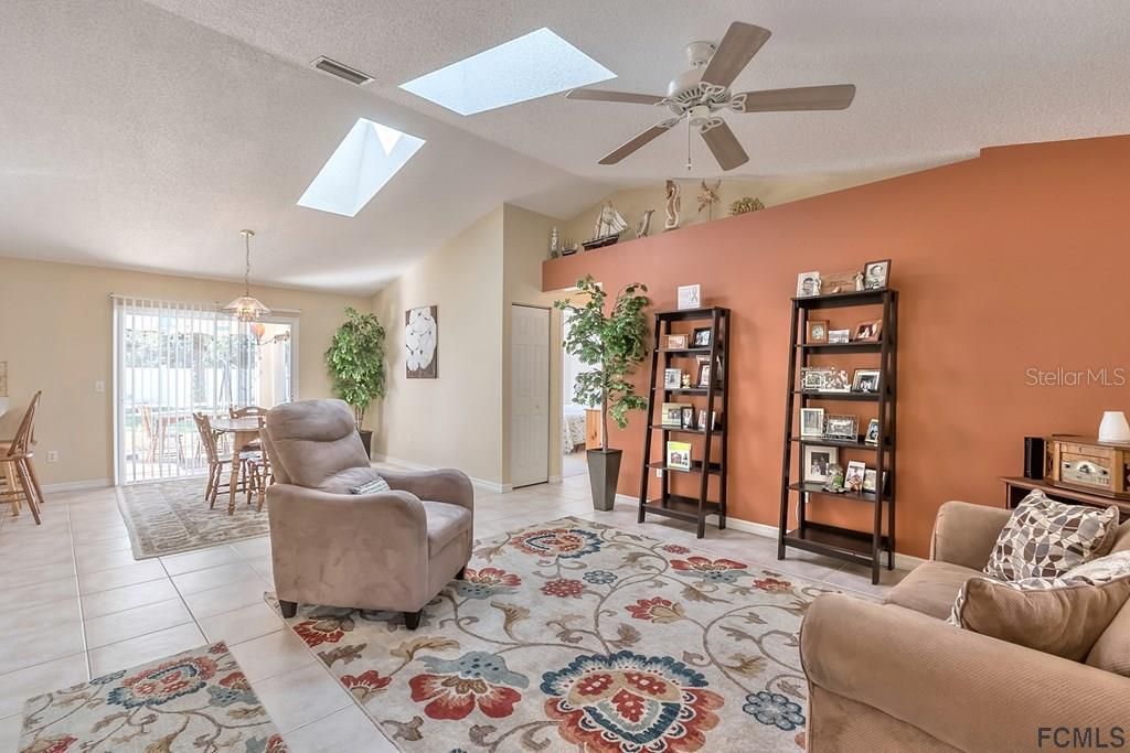 Recently Sold: $229,000 (3 beds, 2 baths, 1336 Square Feet)