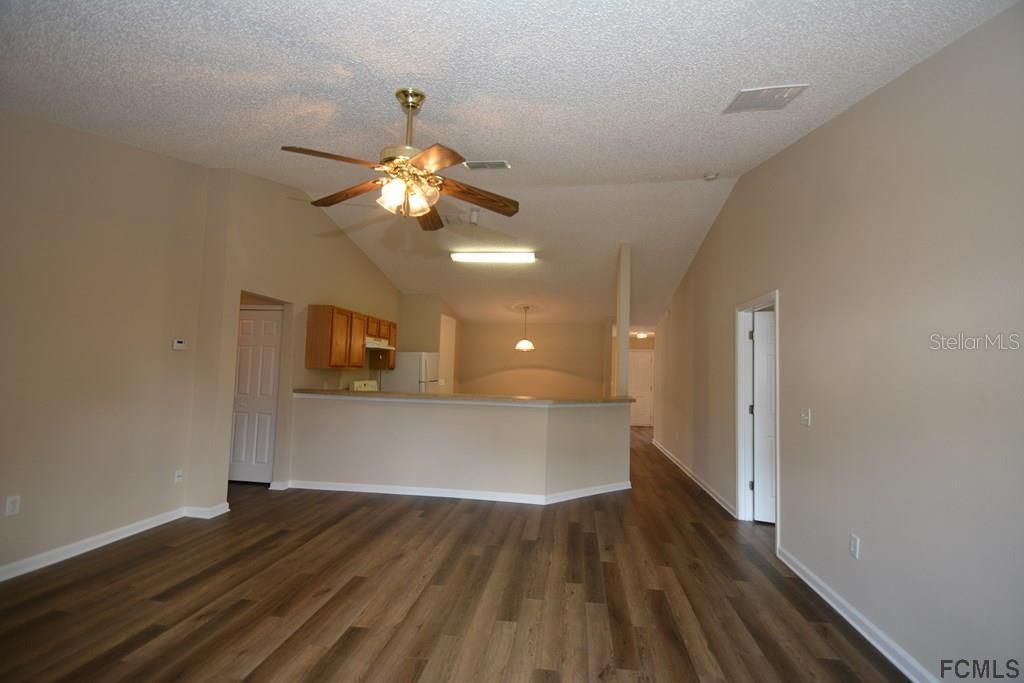 Recently Rented: $1,575 (3 beds, 2 baths, 1581 Square Feet)