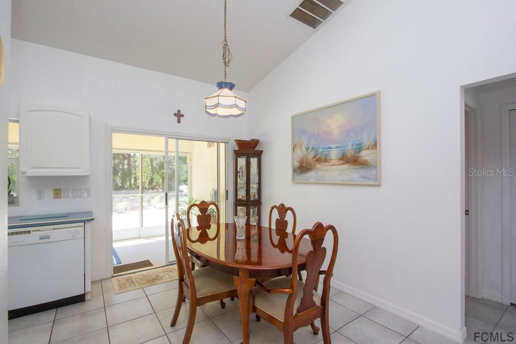 Vendido Recientemente: $229,900 (3 camas, 2 baños, 1398 Pies cuadrados)