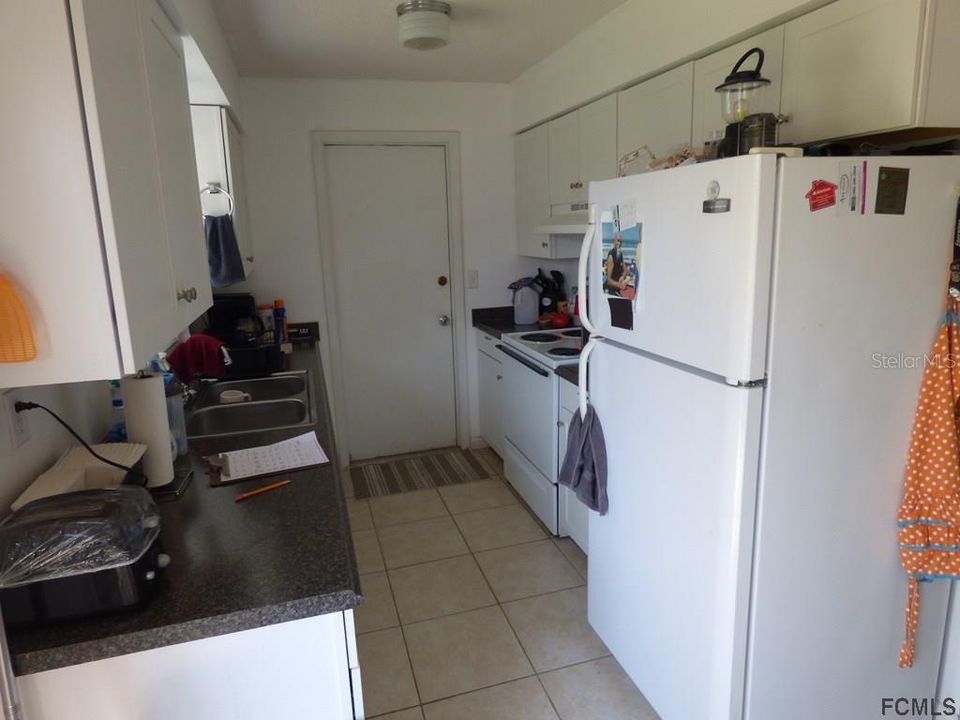Recently Sold: $320,000 (2 beds, 2 baths, 988 Square Feet)