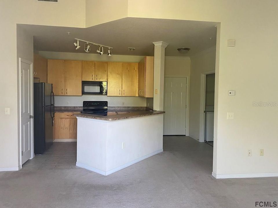 Recently Rented: $1,300 (1 beds, 1 baths, 908 Square Feet)