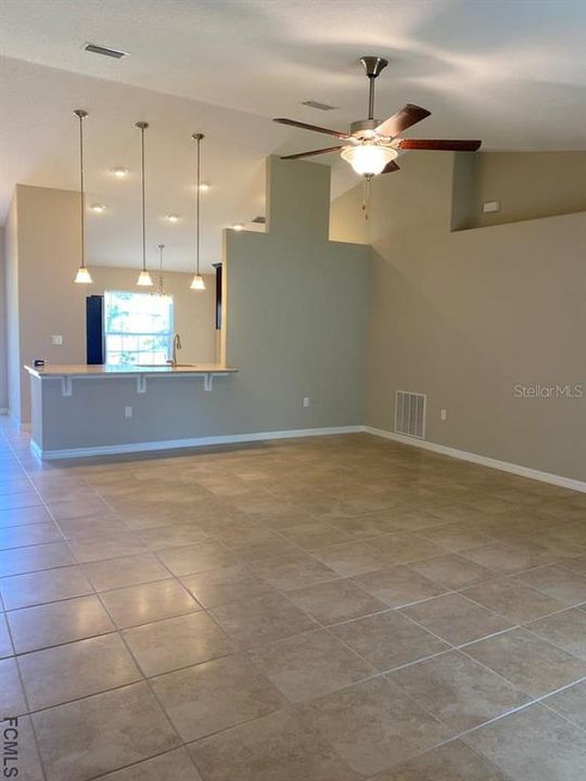 Recently Rented: $1,800 (4 beds, 2 baths, 1859 Square Feet)