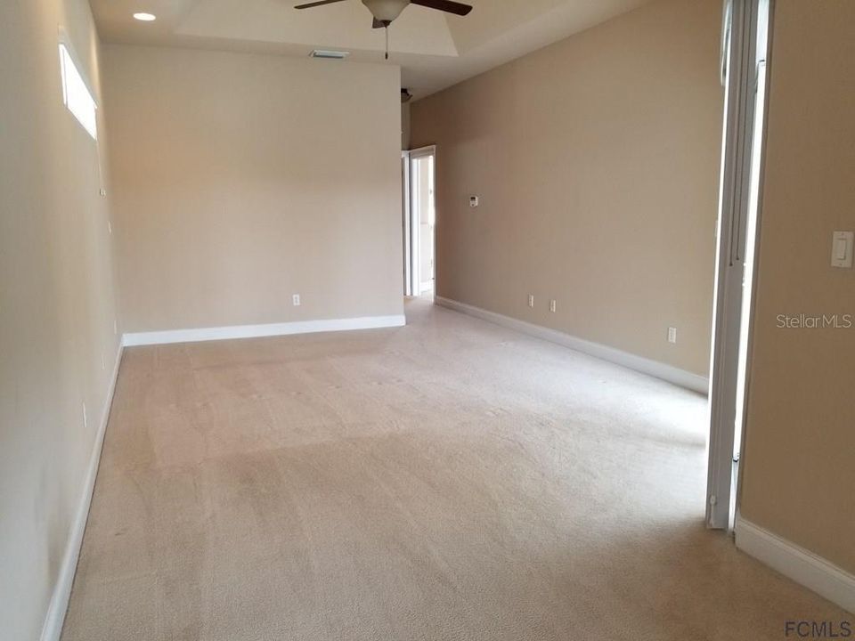 Recently Rented: $3,000 (3 beds, 2 baths, 2048 Square Feet)