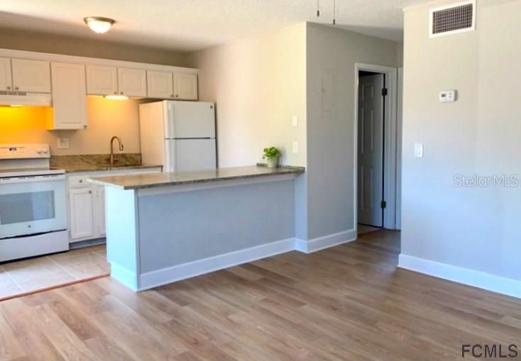 Recently Sold: $125,000 (1 beds, 1 baths, 666 Square Feet)