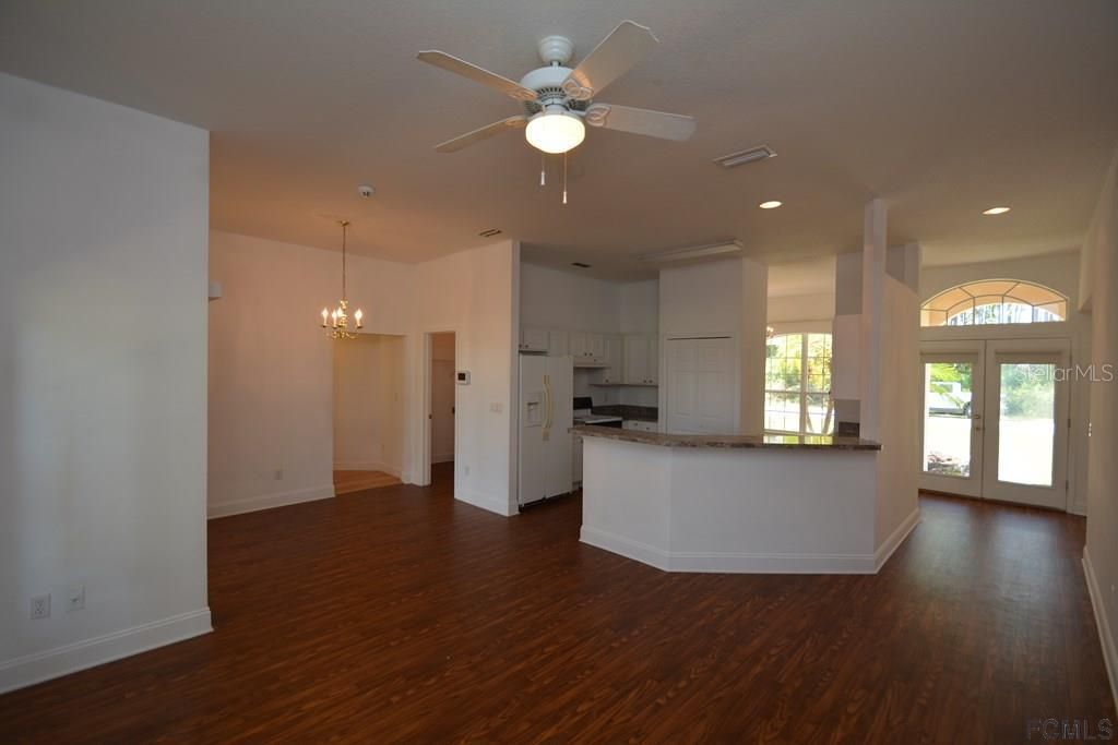 Recently Rented: $1,650 (3 beds, 2 baths, 1648 Square Feet)