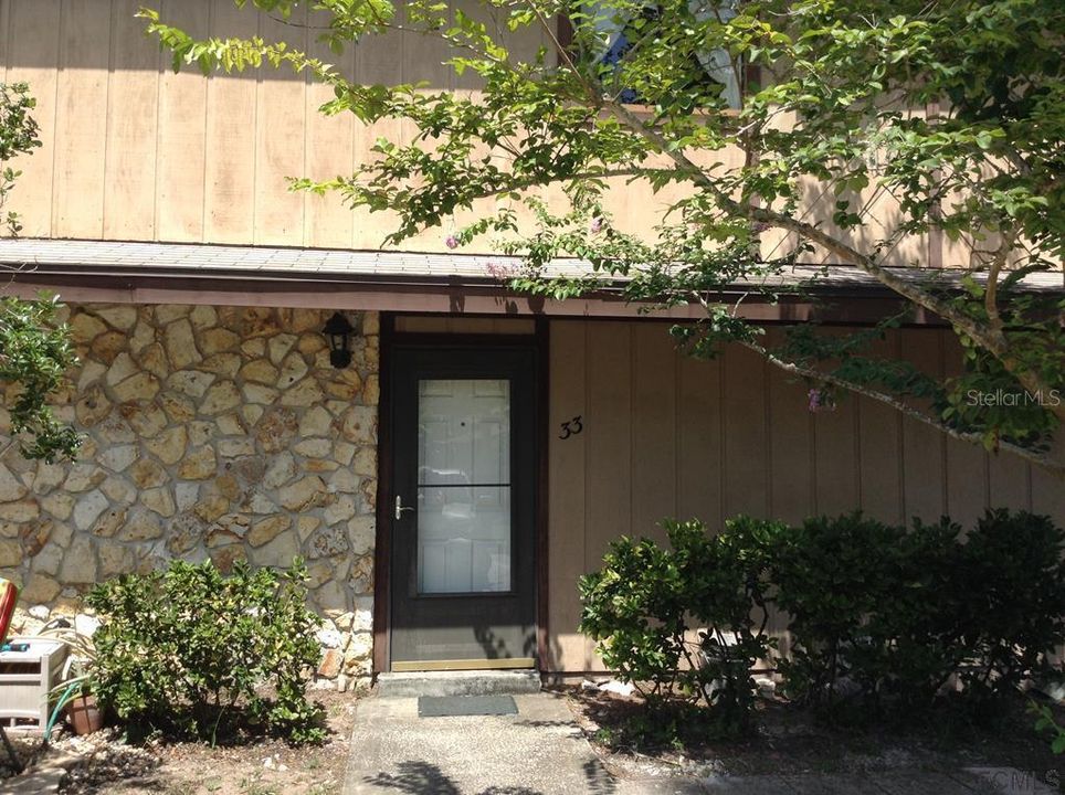 最近售出: $160,000 (2 贝兹, 1 浴室, 1251 平方英尺)