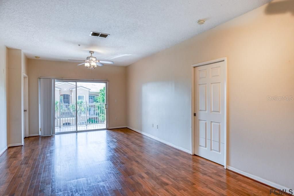 Recently Sold: $147,000 (2 beds, 2 baths, 1131 Square Feet)