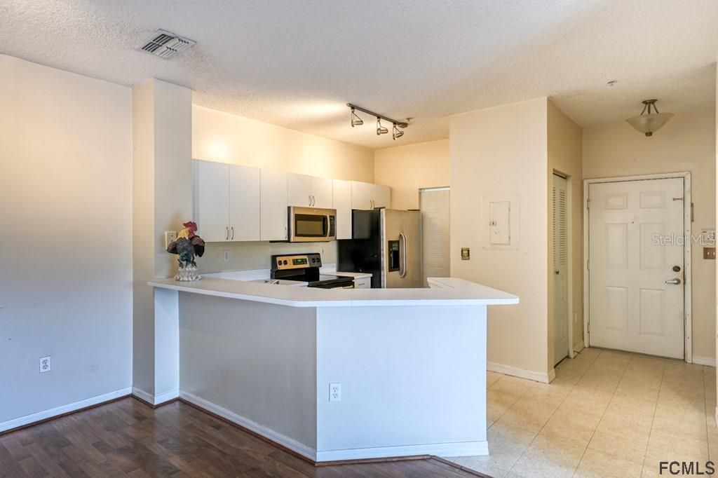 Recently Sold: $147,000 (2 beds, 2 baths, 1131 Square Feet)