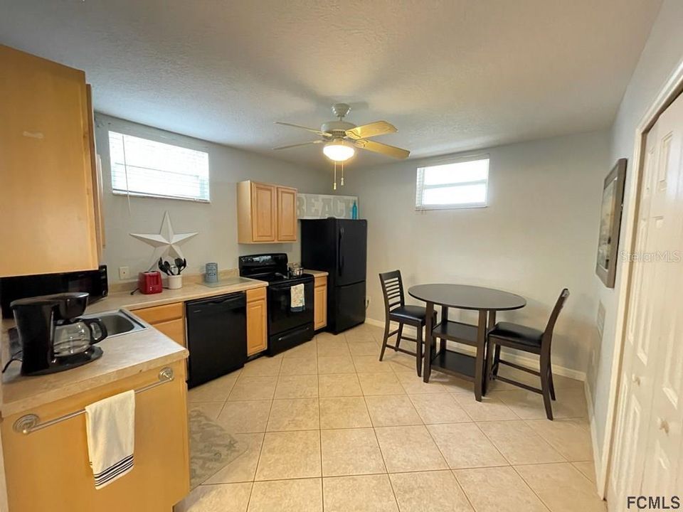 Recently Rented: $1,800 (1 beds, 1 baths, 794 Square Feet)