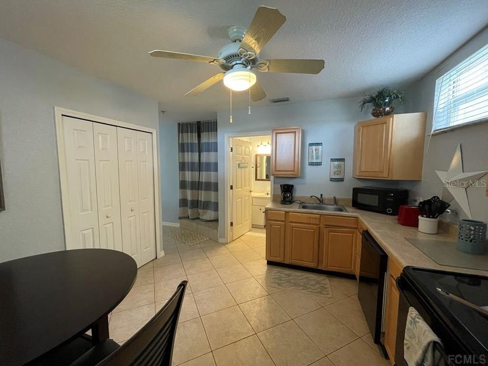 Recently Rented: $1,800 (1 beds, 1 baths, 794 Square Feet)