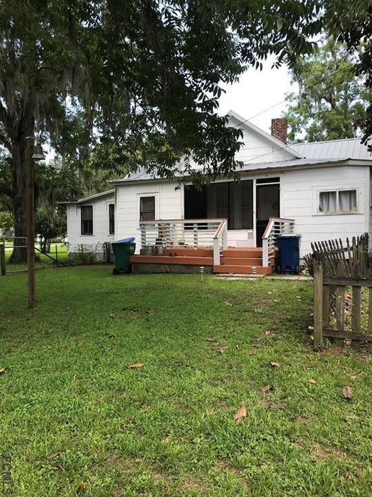 Recently Sold: $120,000 (3 beds, 1 baths, 1474 Square Feet)