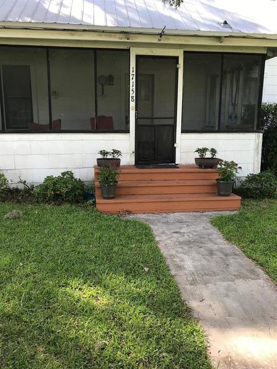 Recently Sold: $120,000 (3 beds, 1 baths, 1474 Square Feet)