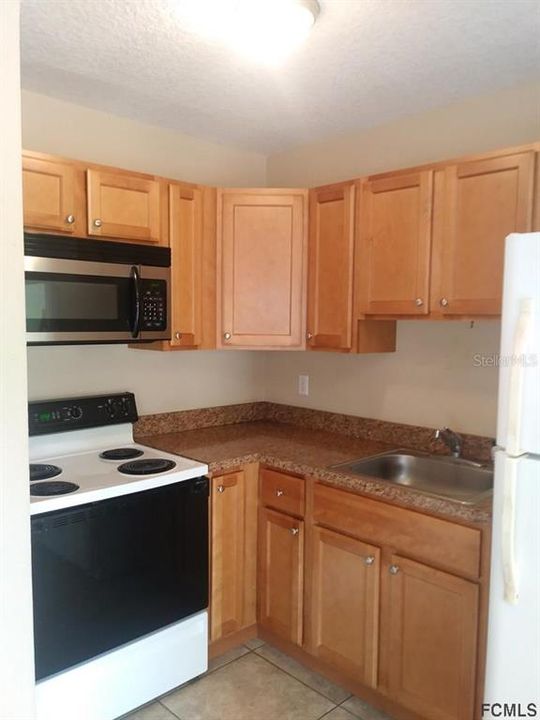 Recently Rented: $900 (1 beds, 1 baths, 477 Square Feet)