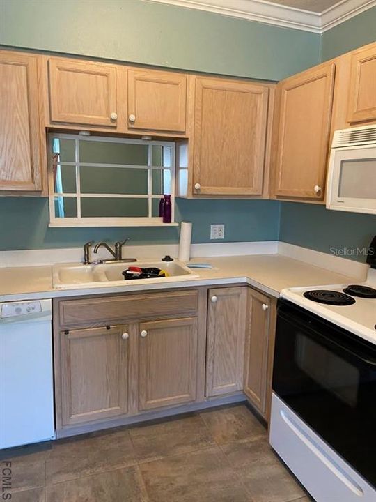 Recently Rented: $1,350 (2 beds, 1 baths, 747 Square Feet)