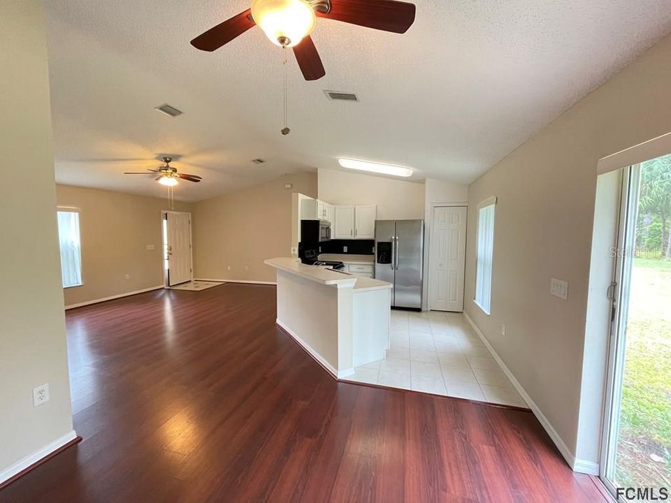 Recently Rented: $1,600 (3 beds, 2 baths, 1212 Square Feet)