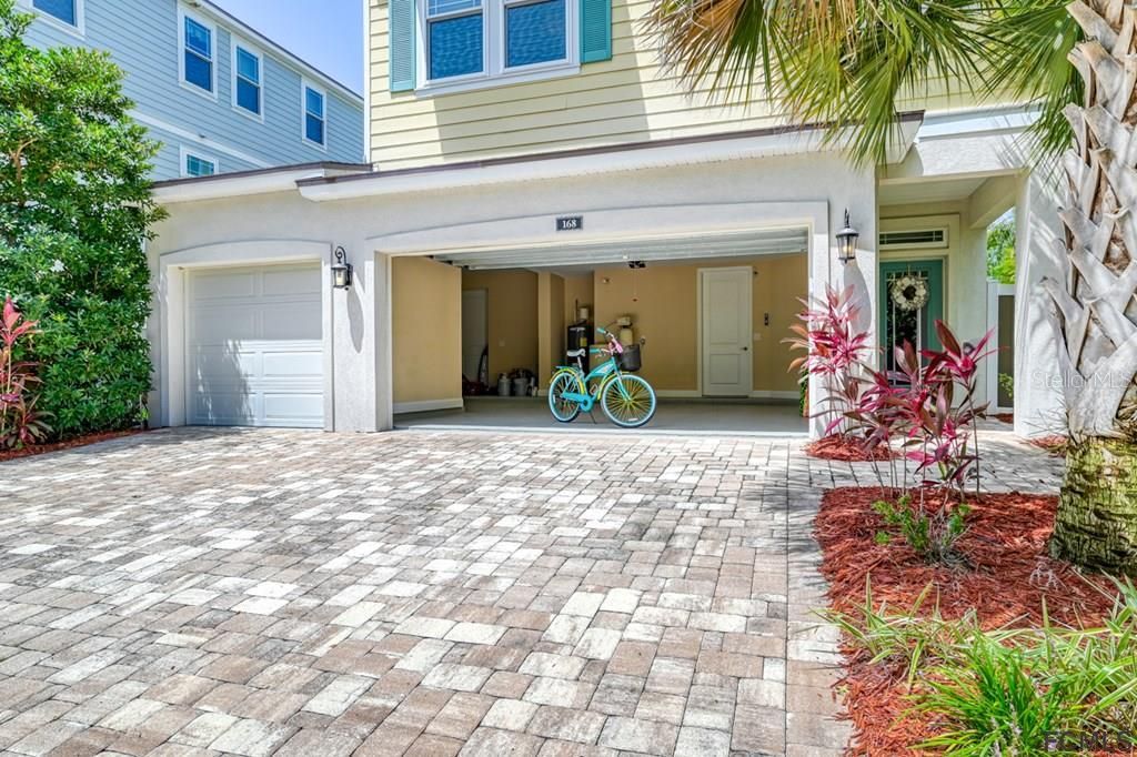 Recently Sold: $869,000 (3 beds, 3 baths, 2615 Square Feet)