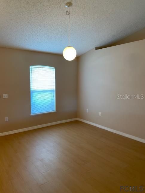 Recently Rented: $1,800 (3 beds, 2 baths, 1620 Square Feet)