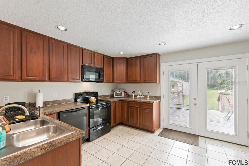 Recently Sold: $245,000 (3 beds, 3 baths, 1893 Square Feet)