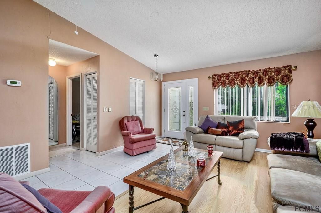 Recently Sold: $215,000 (3 beds, 2 baths, 1687 Square Feet)