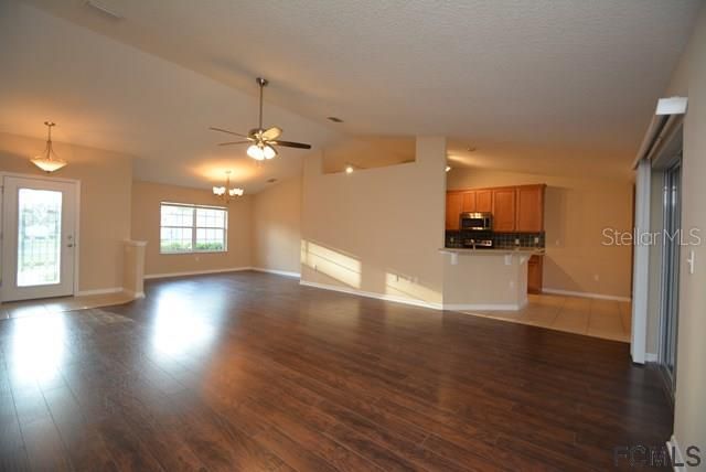 Recently Rented: $1,950 (4 beds, 2 baths, 2077 Square Feet)