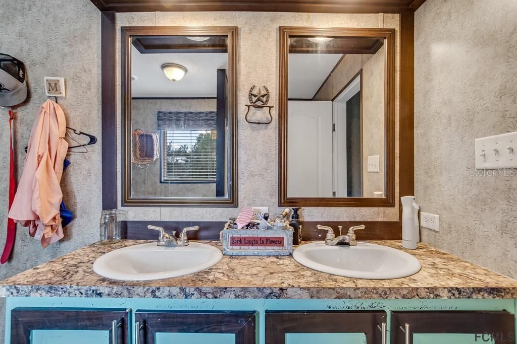 最近售出: $175,000 (3 贝兹, 2 浴室, 1674 平方英尺)