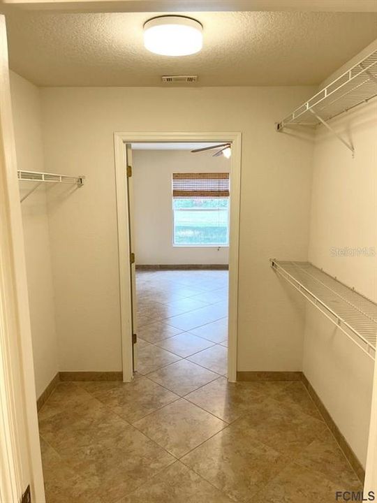 Recently Rented: $1,350 (2 beds, 2 baths, 951 Square Feet)