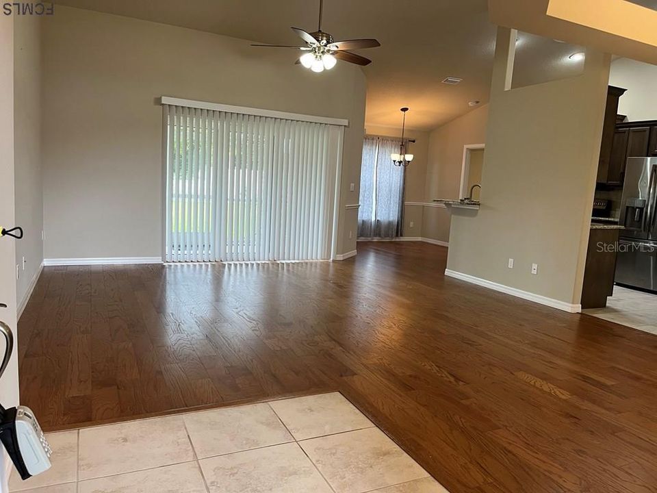 Recently Rented: $2,200 (3 beds, 2 baths, 1571 Square Feet)