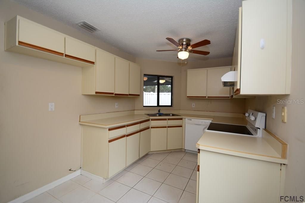 Recently Sold: $189,900 (2 beds, 2 baths, 1046 Square Feet)