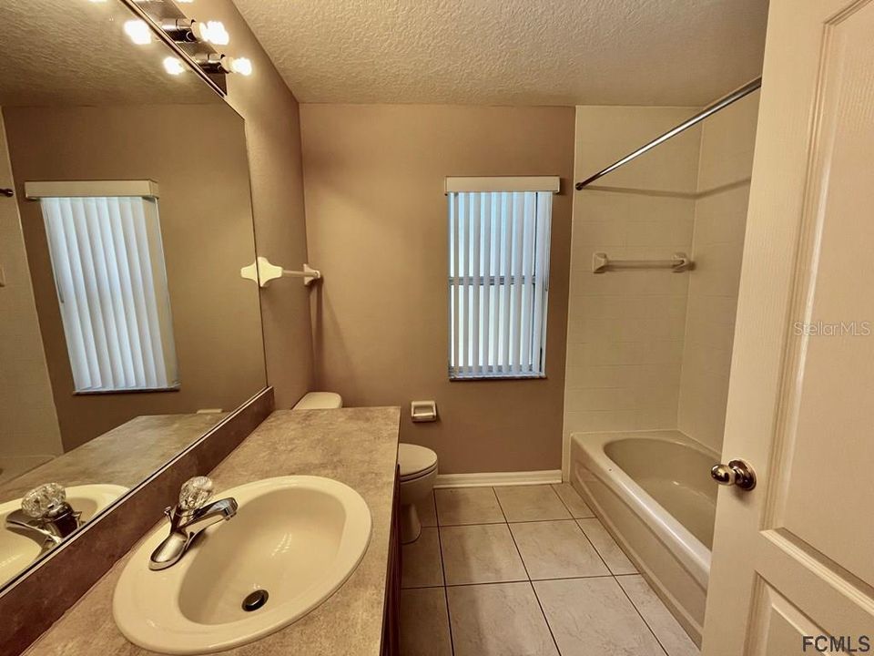 最近租的: $1,800 (3 贝兹, 2 浴室, 2033 平方英尺)