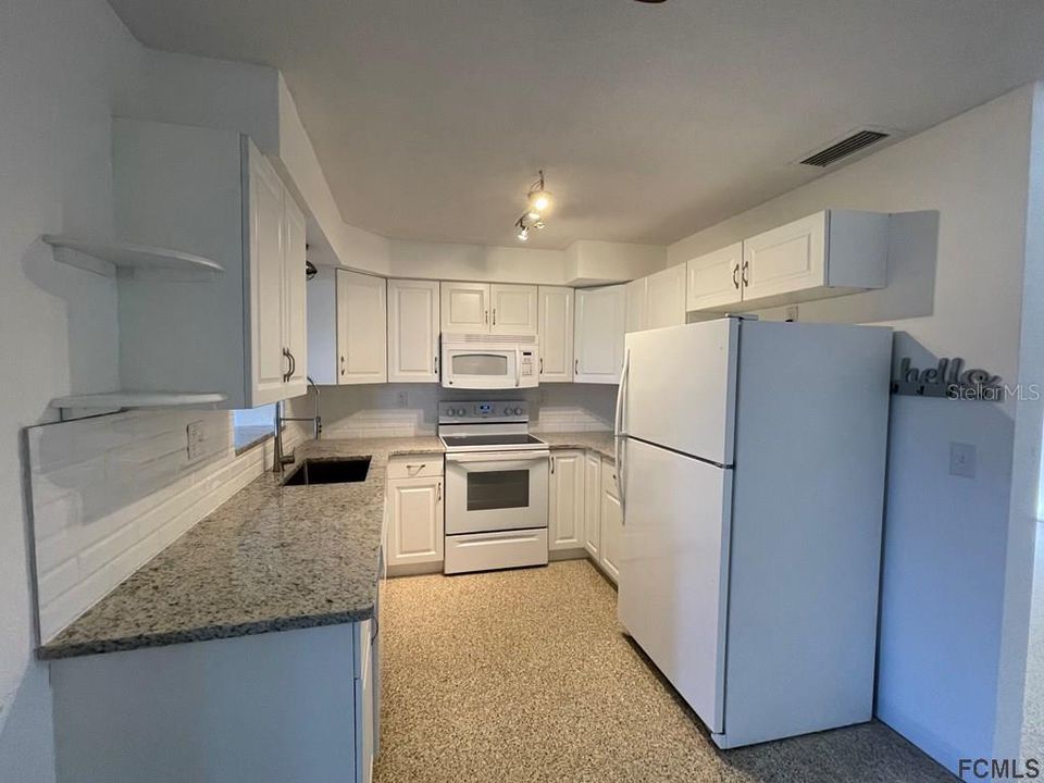 Recently Rented: $2,400 (3 beds, 2 baths, 1695 Square Feet)