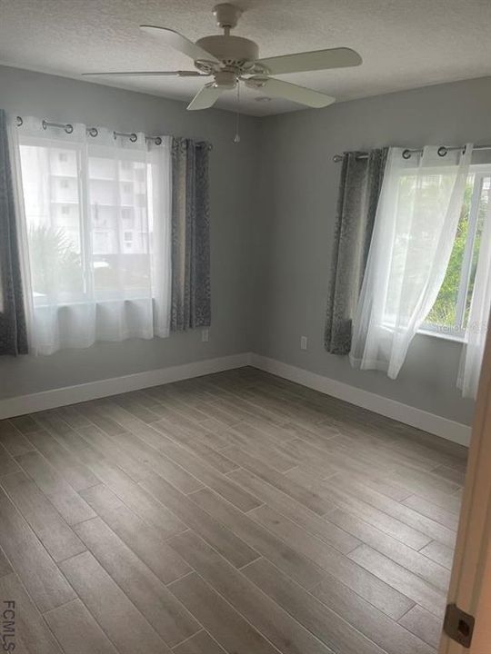 Recently Rented: $2,200 (2 beds, 1 baths, 998 Square Feet)