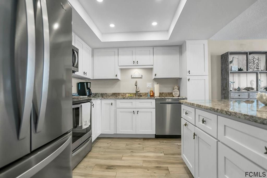 Recently Sold: $1,050,000 (3 beds, 2 baths, 1554 Square Feet)