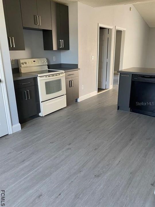 Recently Rented: $2,100 (4 beds, 2 baths, 1464 Square Feet)