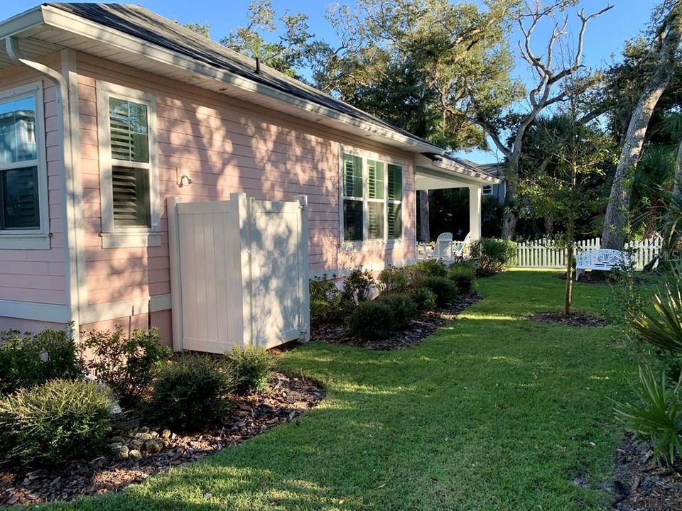 Recently Sold: $775,000 (3 beds, 2 baths, 2496 Square Feet)