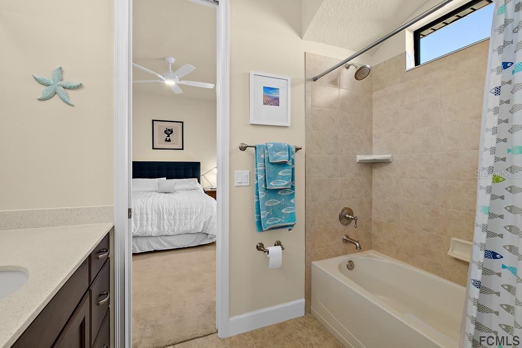 最近售出: $825,000 (3 贝兹, 2 浴室, 2745 平方英尺)