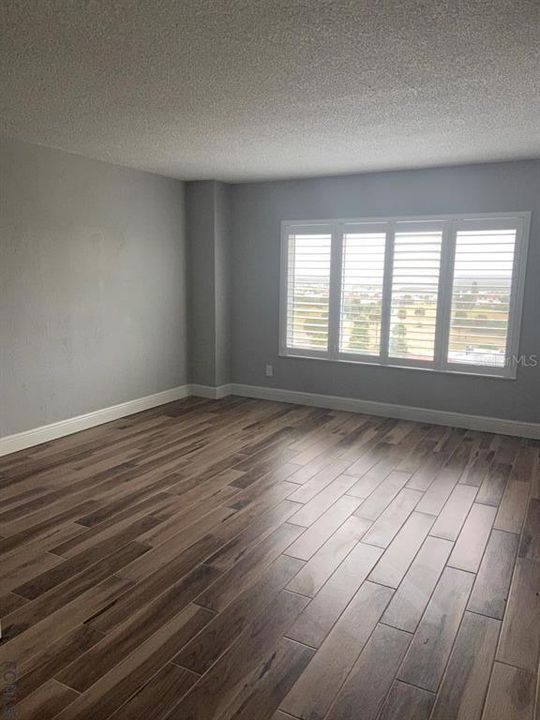 Recently Rented: $1,600 (1 beds, 1 baths, 693 Square Feet)