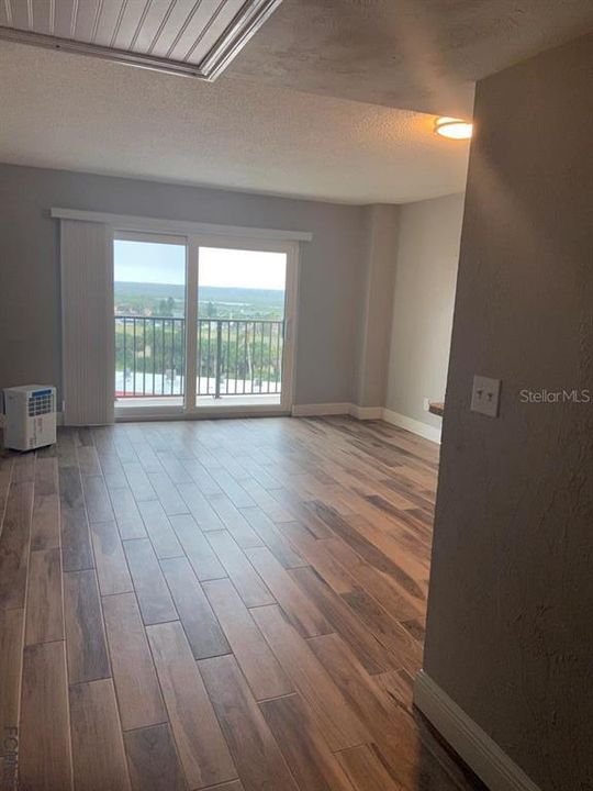 Recently Rented: $1,600 (1 beds, 1 baths, 693 Square Feet)