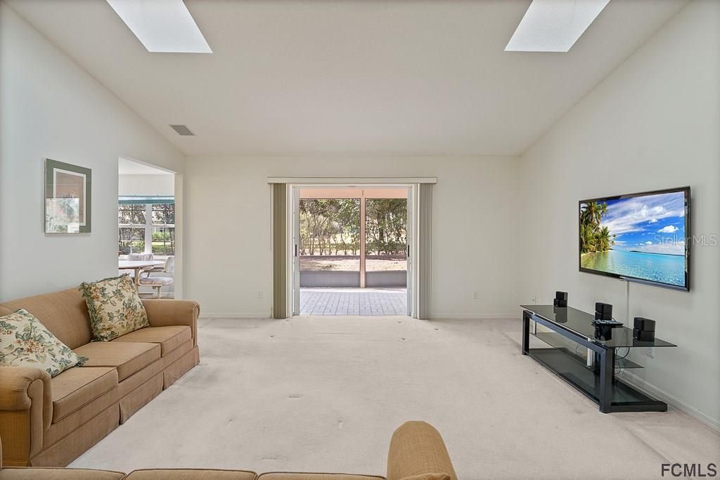Recently Sold: $315,000 (3 beds, 2 baths, 1652 Square Feet)