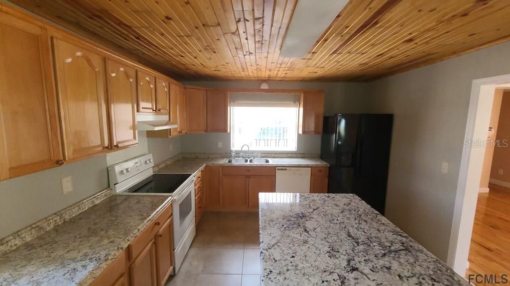 Recently Rented: $2,000 (4 beds, 2 baths, 1690 Square Feet)