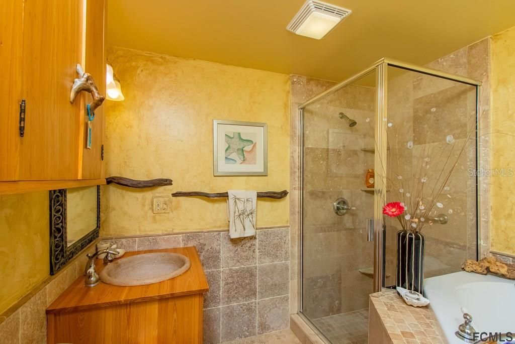 最近售出: $699,000 (2 贝兹, 2 浴室, 1202 平方英尺)