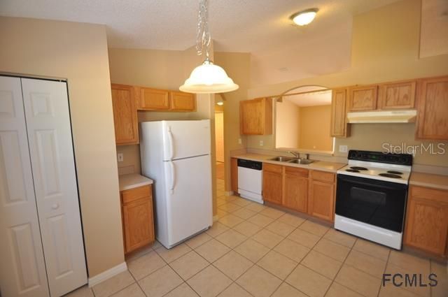 Recently Rented: $1,850 (3 beds, 2 baths, 1338 Square Feet)