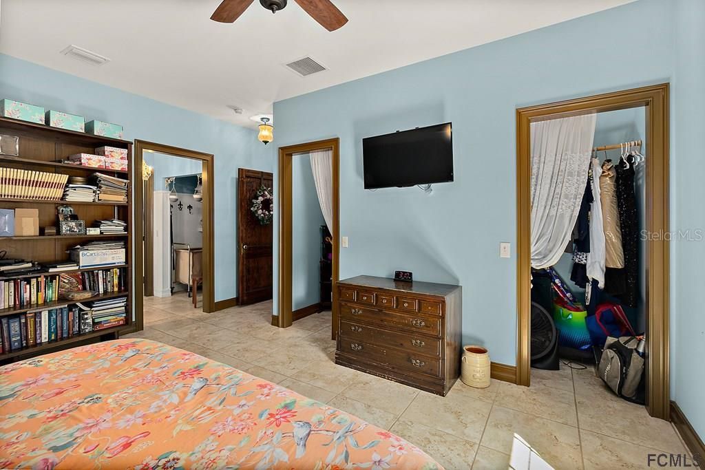 Vendido Recientemente: $625,000 (4 camas, 2 baños, 2356 Pies cuadrados)