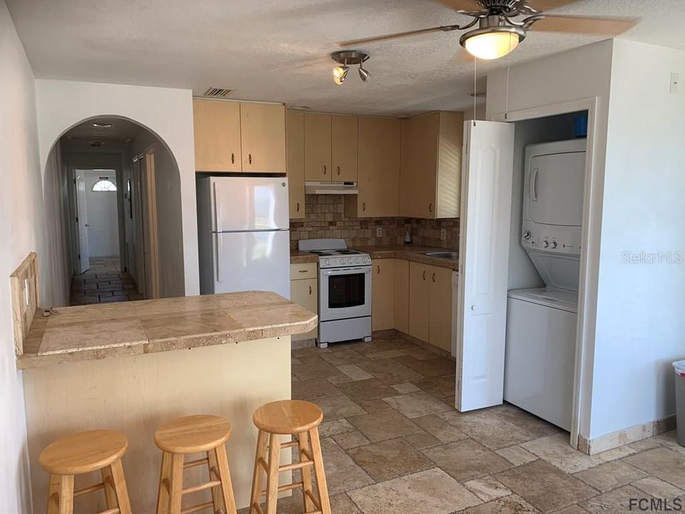 Recently Rented: $1,900 (2 beds, 1 baths, 700 Square Feet)