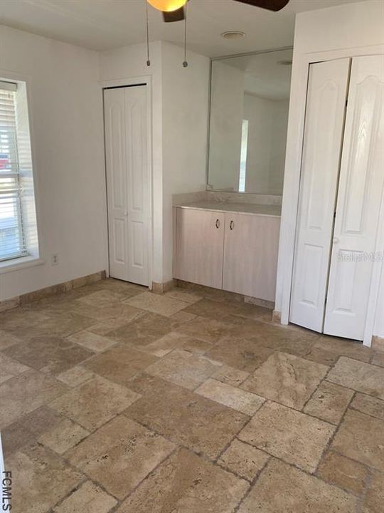 Recently Rented: $1,900 (2 beds, 1 baths, 700 Square Feet)